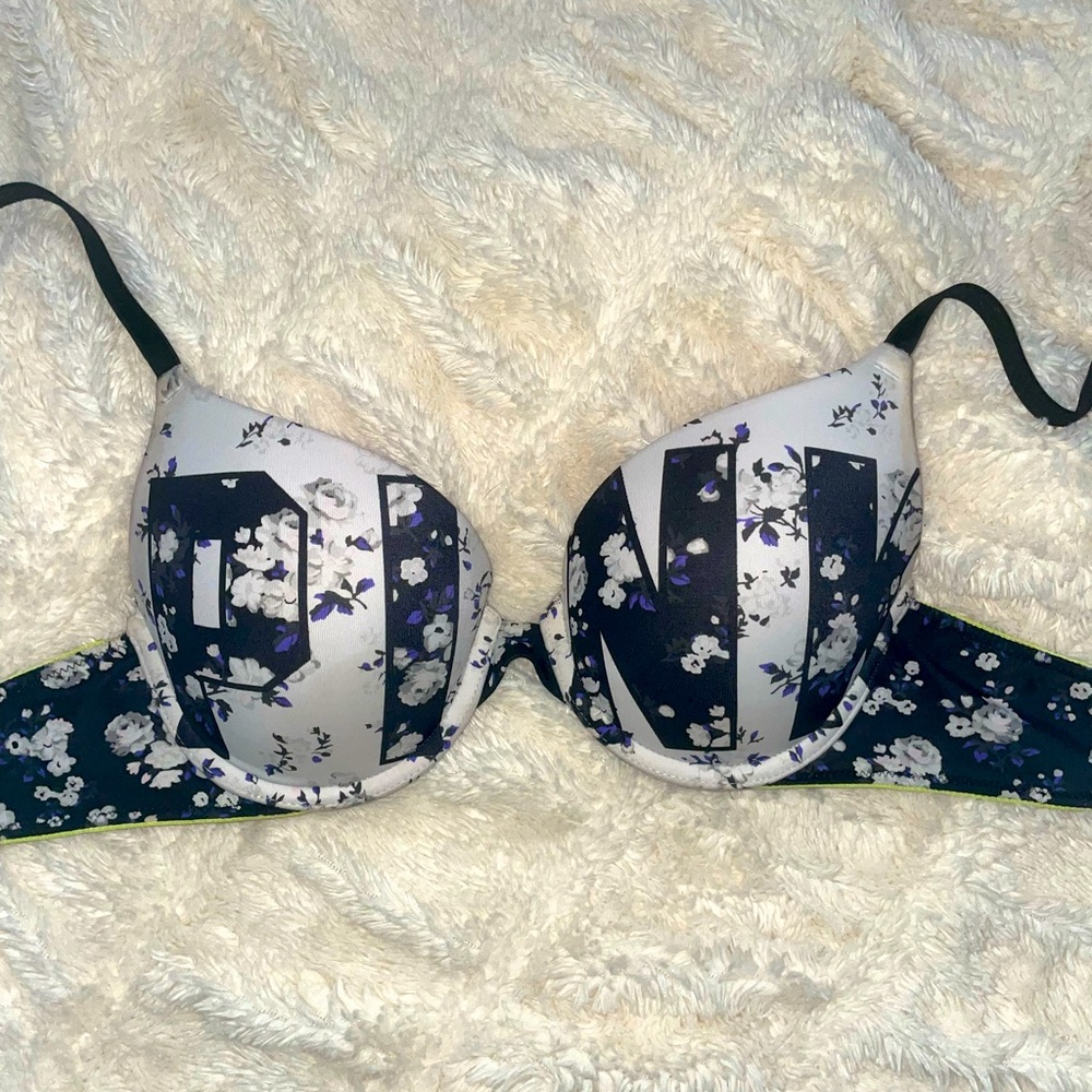 Pink Victoria’s Secret underwear bra 32 C